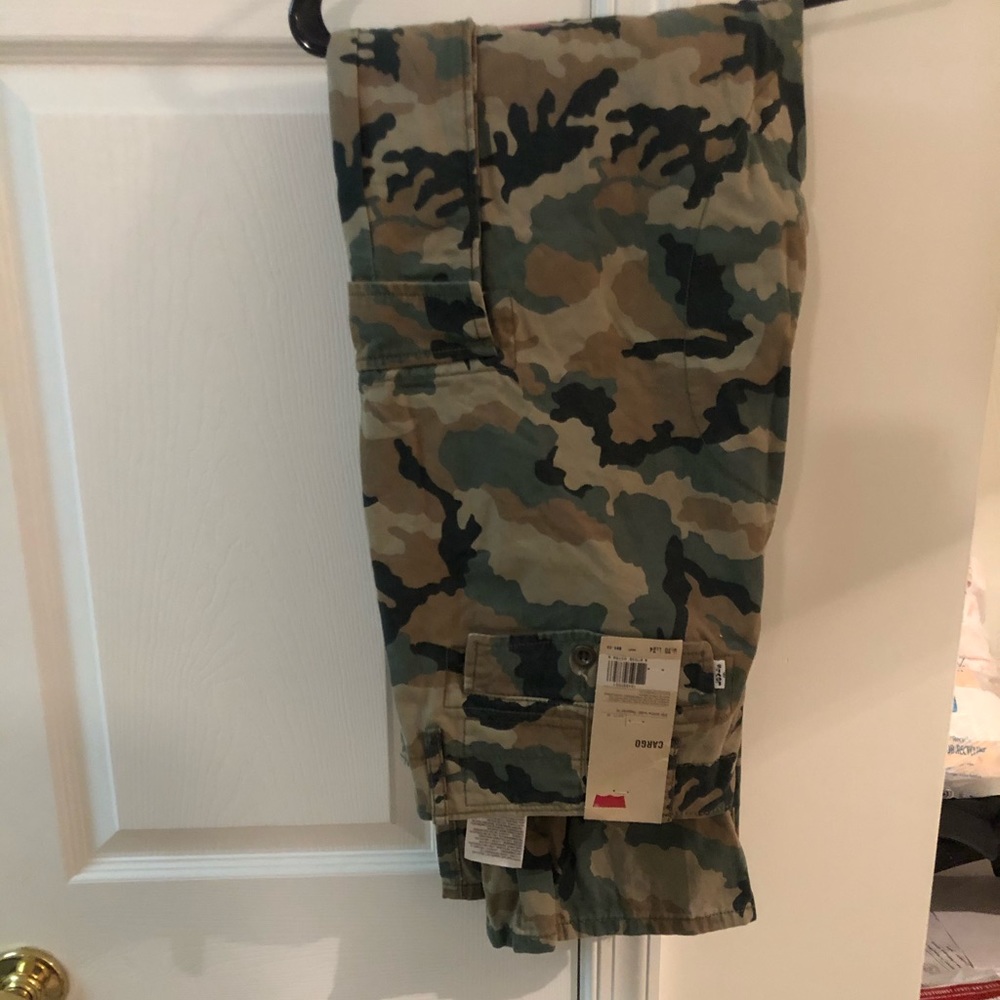 Levi’s Relaxed Fit Camo Cargo Pants 36x34 New